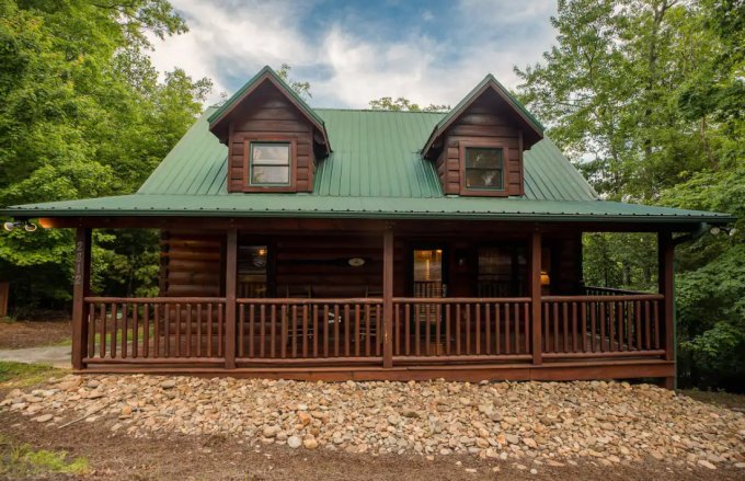 Charming Log House Near Great Smoky Mountain National Park Adorable