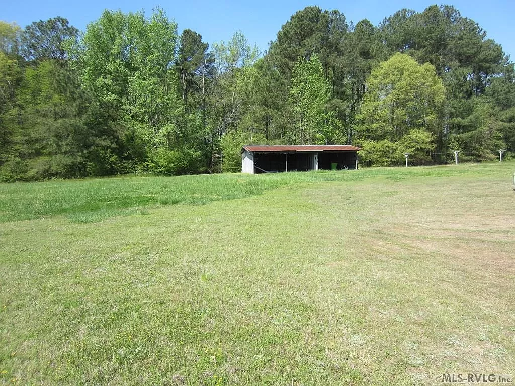 Country setting farmhouse, store & 30 acres. Septic & well. $140,000 ...