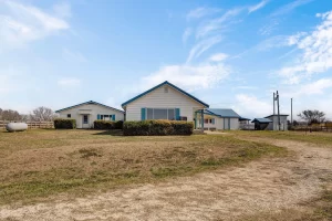 Country Home on 3.5 Acres with Opportunity to Build Equity. $194,900